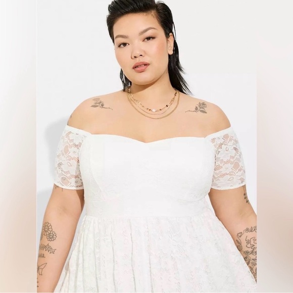 NWT Torrid Elegant White Lace Midi Off-Shoulder Dress size 2 - Picture 3 of 9